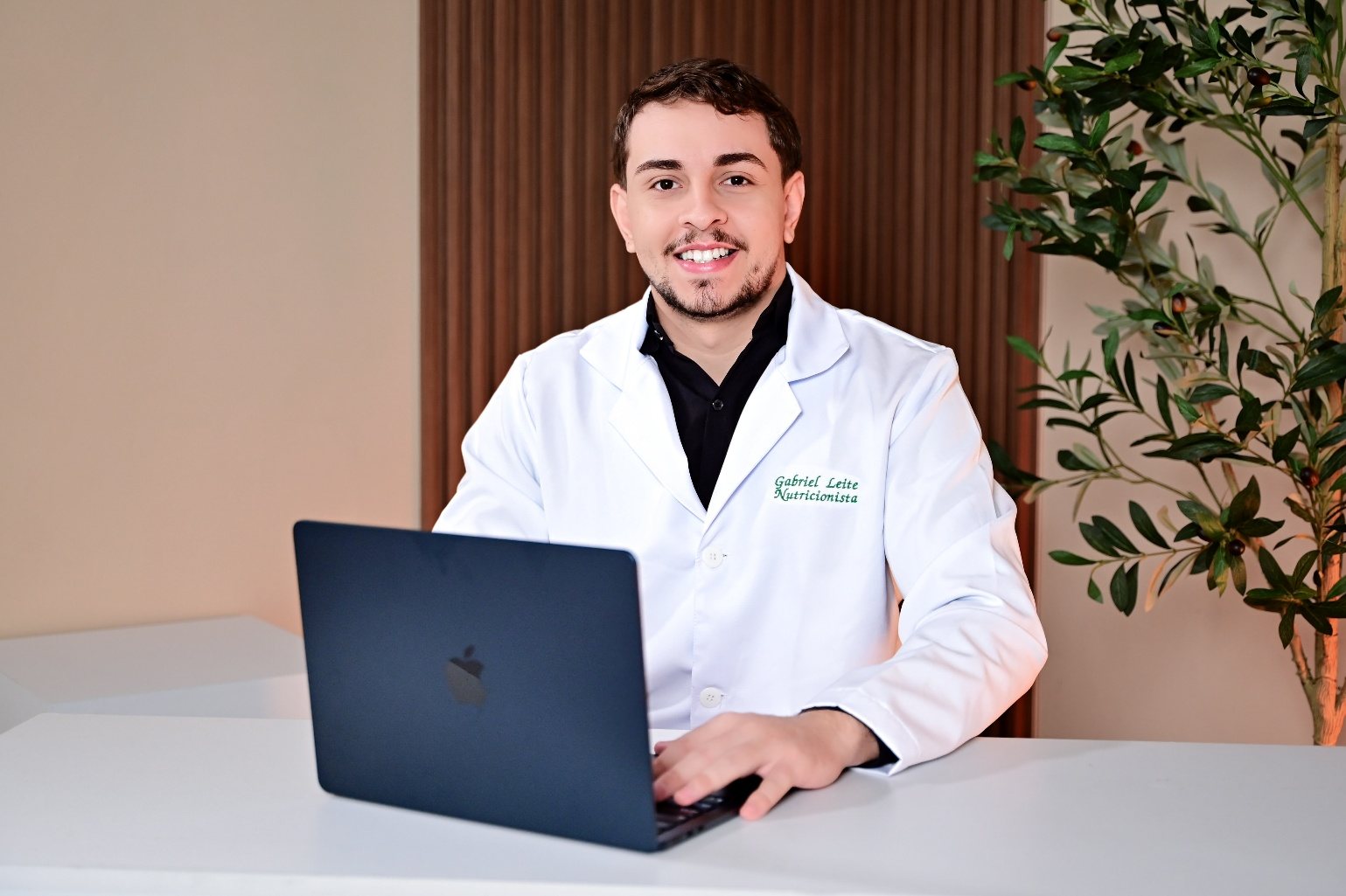 Gabriel Leite em atendimento